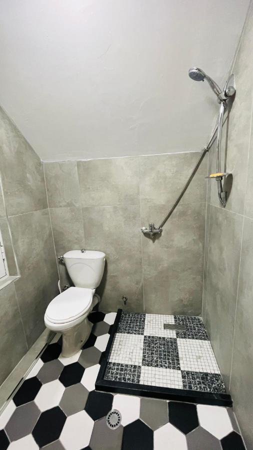 Hotel Drinos Tirana Exterior foto